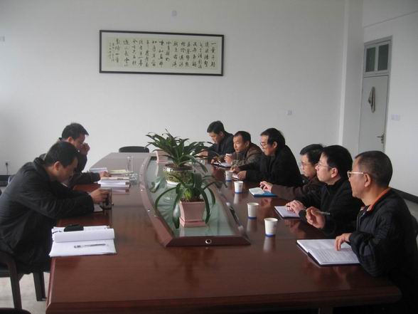 任柏强校长来国产成人自拍
检查指导安全工作